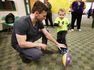 Vikings Kicker Visits Kids Who Wrote Him Cards