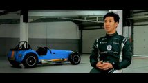 Kamui Kobayashi conduce el Caterham Seven 620 R en Silverstone