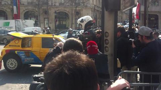 Peugeot 205 T16 en calles Paris