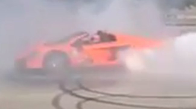 Cristiano Ronaldo cuela balones en el McLaren 650S