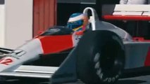 Fernando Alonso pilota el McLaren MP4/4 de Ayrton Senna