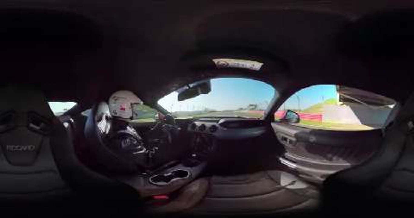 Vuelta a Silverstone en un Ford Mustang V8