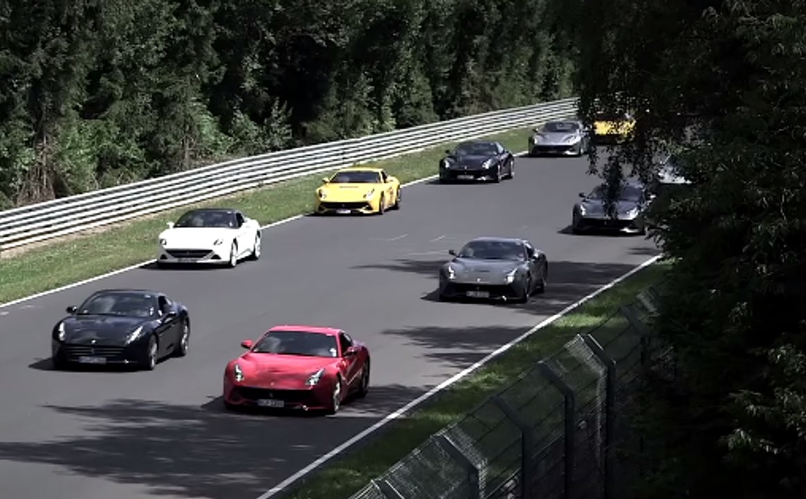 40 Ferrari F12 berlinettas en el circuito de Nurburgring