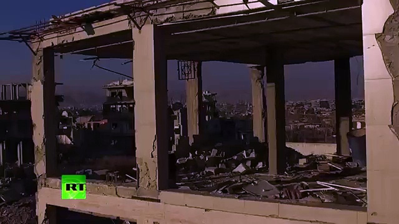 Concrete Wasteland: Drone buzzes devastated Damascus neighborhood (FULL HD)