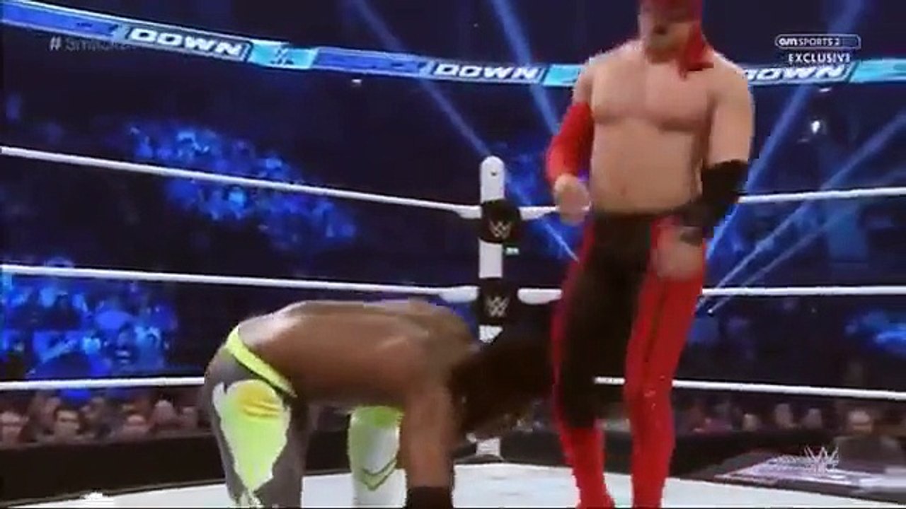 LOS MATADORES VS NEW DAY SMACKDOWN 4 16 2015