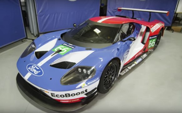 Ken Block y Vaughn Gittin Jr. echan un vistazo al Ford GT de carreras