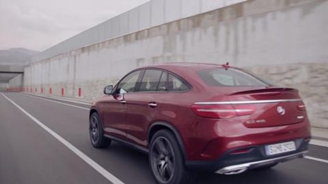 Mercedes-Benz GLE 450 AMG Coupé movimiento 2