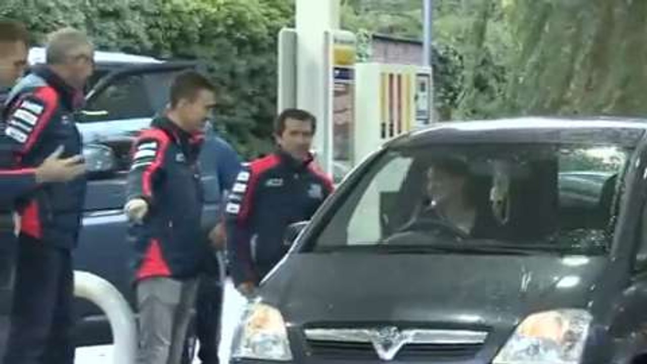 El equipo Hyundai WRC reposta tu coche