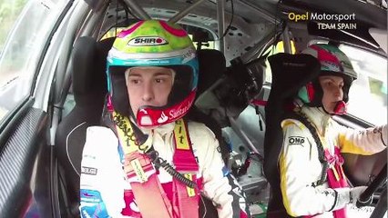 下载视频: Efrén Vázquez, copiloto de Ángela Vilariño en el Opel Adam R2 de rallys