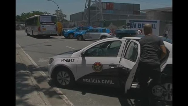 Criminosos fazem arrastão em ônibus no Rio de Janeiro