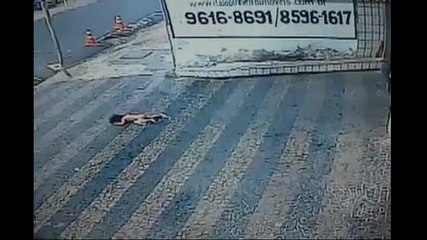 Criança cai de prédio em Fortaleza e sobrevive