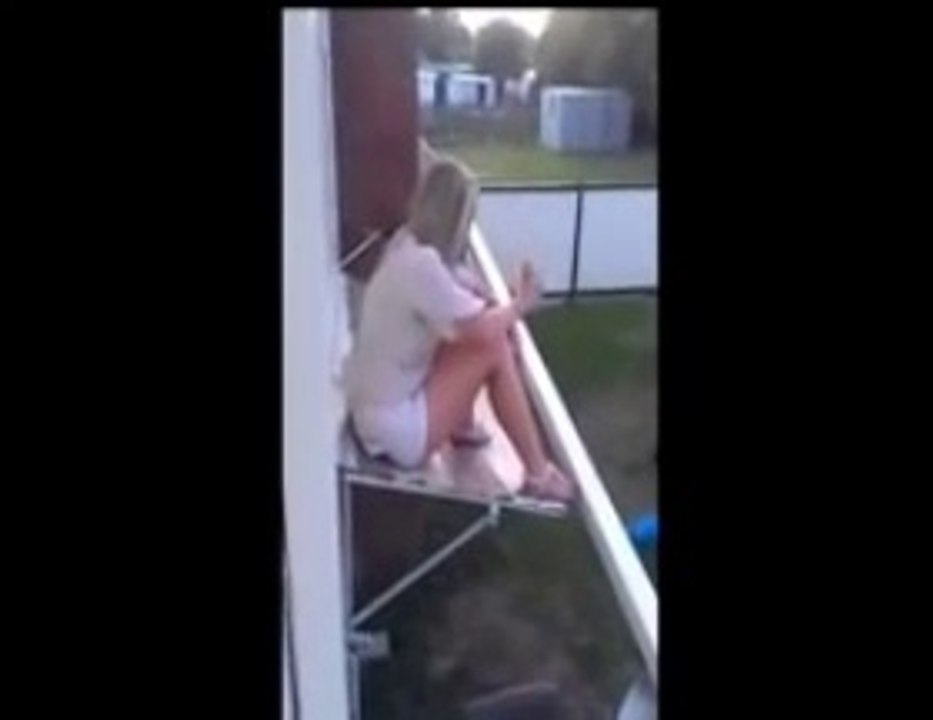 (衝撃)転倒事故 堕ちる女たち！決定的瞬間！(Impact) fall accident fall women! Decisive moment!