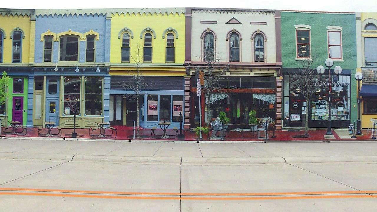 Mcity, une ville fantôme où roulent les voitures de demain