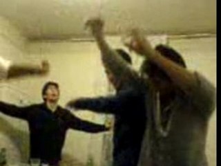 Ozan ve ogi cosuyorlar