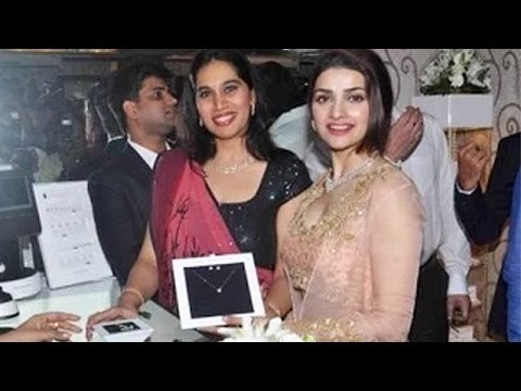 Prachi Desai At Forevermark & Manek Gem Jewellery Showcasing