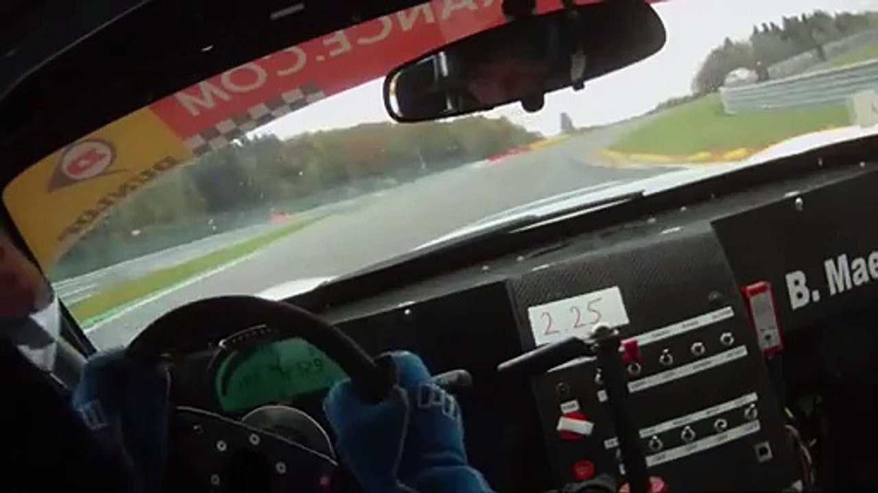 Huracan Lamborghini  Lap record onboard footage suilverstone Race track Go Pro 3
