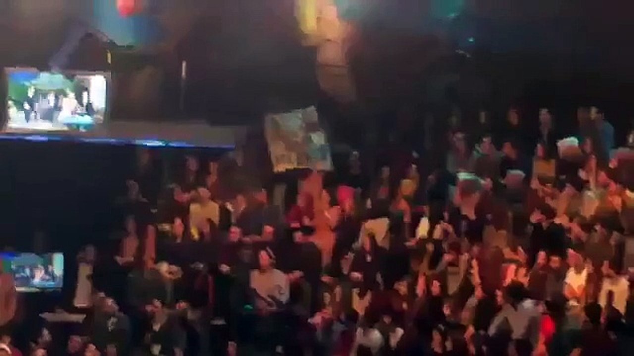 Beyaz Show'da "Ayşe Öğretmen yalnız değildir" protestosu