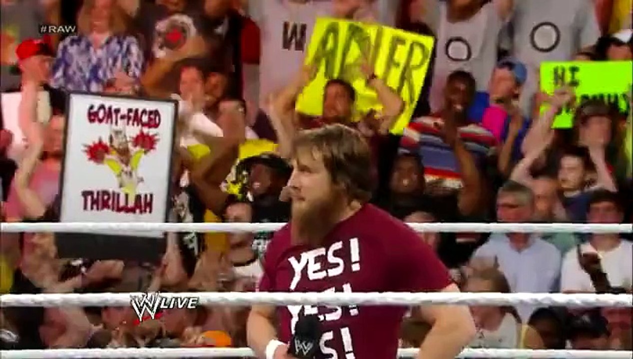 WWE Daniel Bryan vs Randy Orton show-7
