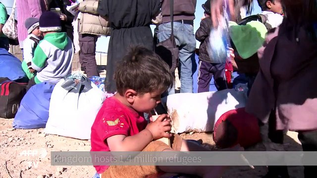 Syrians fleeing war take chances at remote Jordan crossing