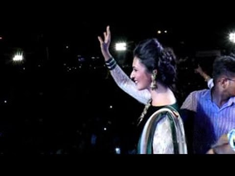 Divyanka Tripathi & Zarine Khan Attend Dahi Handi Celeberations