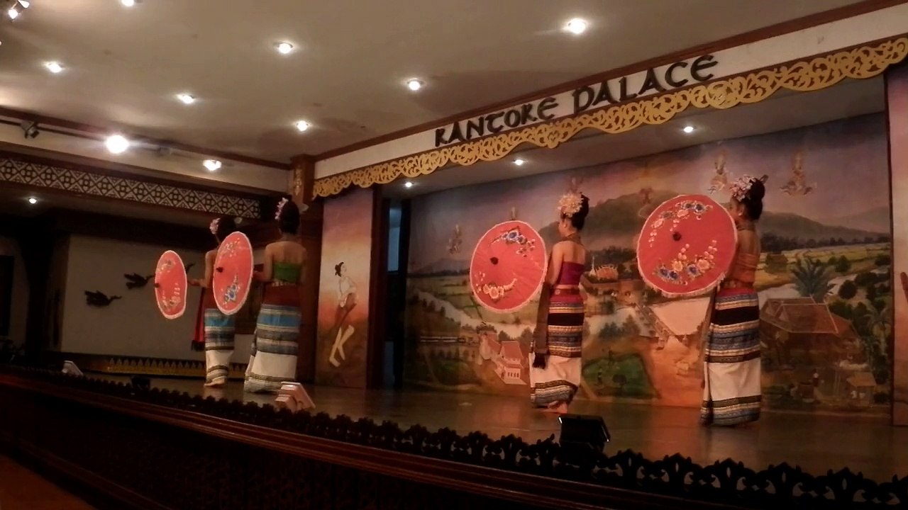 "LA DANSE DES YAO" DANSE TRADITIONNELLE KANTOKE A CHIANG MAI (THAÏLANDE) LE 28 NOVEMBRE 2015