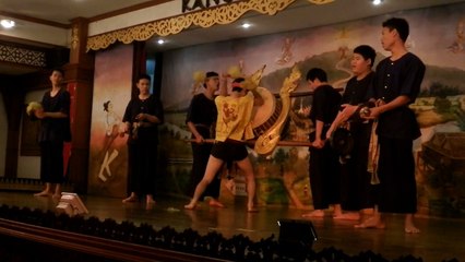 "LA DANSE KLONG SABATCHAI" DANSE TRADITIONNELLE KANTOKE A CHIANG MAI (THAÏLANDE) LE 28 NOVEMBRE 2015