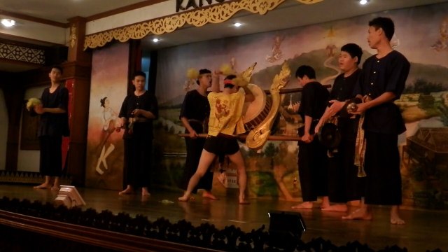 LA DANSE KLONG SABATCHAI DANSE TRADITIONNELLE KANTOKE A CHIANG MAI (THAÏLANDE) LE 28 NOVEMBRE 2015