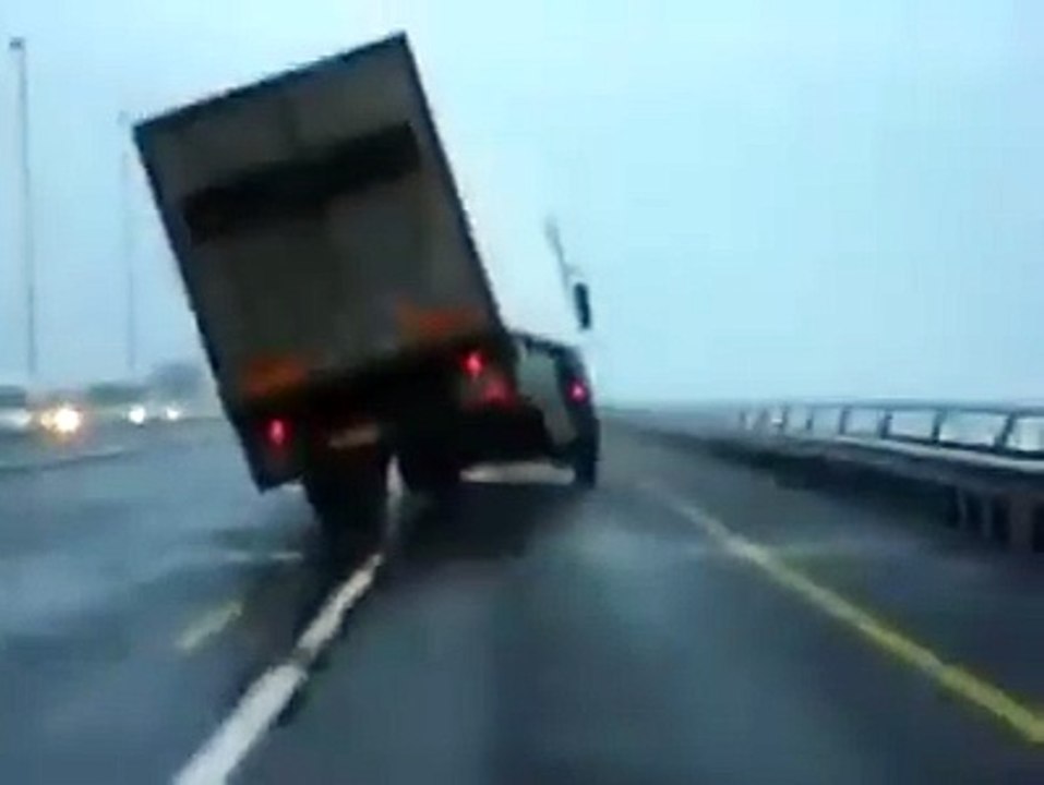 wind blowing the trucks