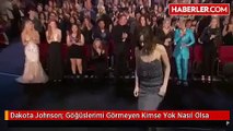 Dakota Johnsons wardrobe malfunction at Peoples Choice Awards 2015
