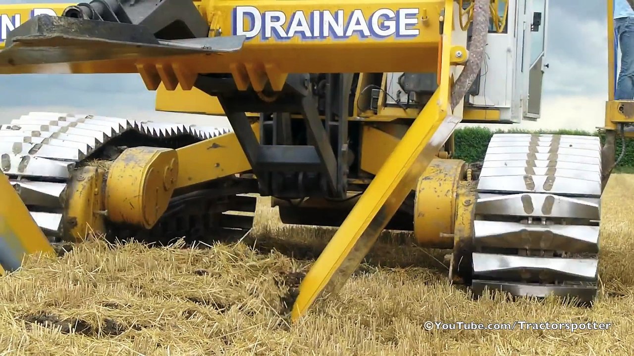 Laying pipe like a boss - Amazing hi-tech machine