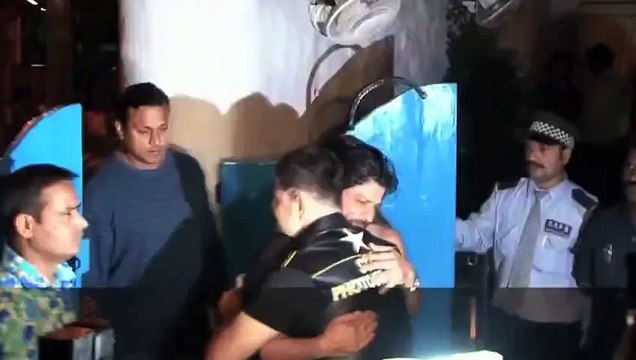 Watch Video Shahrukh Khan at Dabboo Ratnani's 2016 Calendar launch