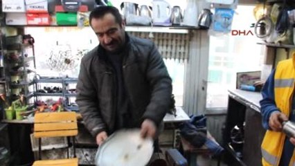 Isparta Burhan Usta Güğüm Şovuyla Esnafa Moral Veriyor