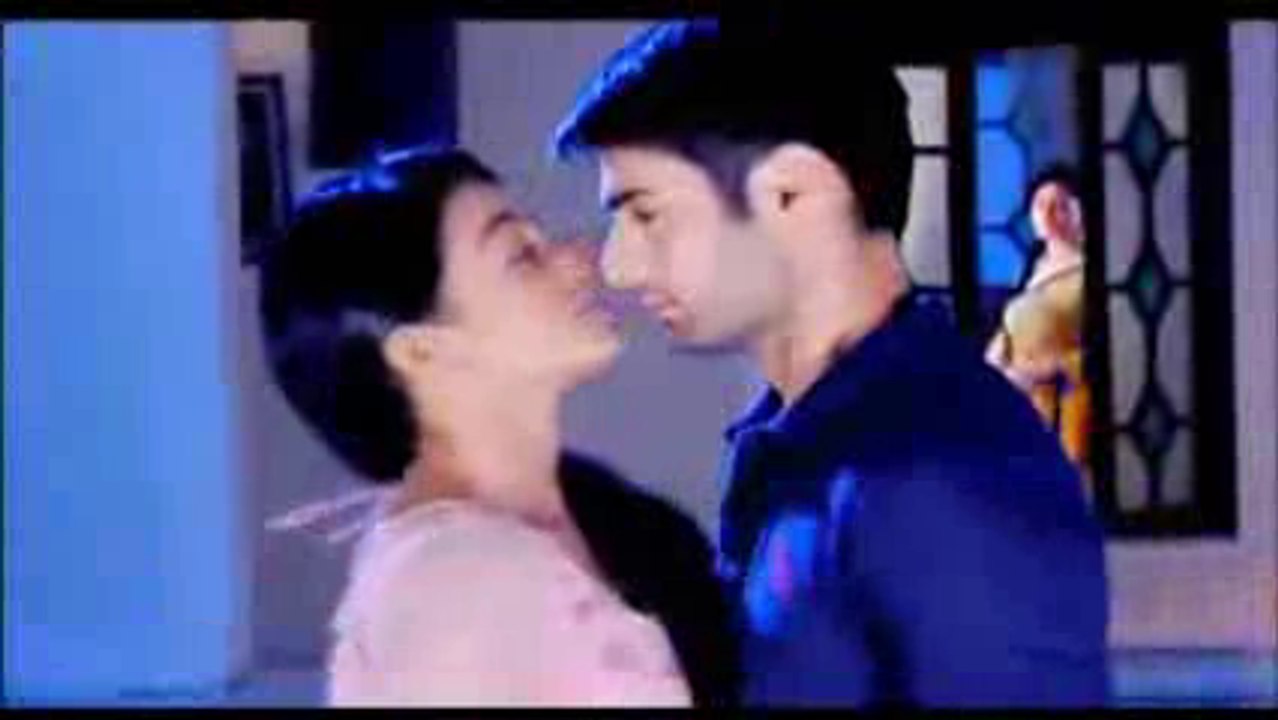 Swaragini 16 January 2016 Swara aur Sanskar Ko Romance karte Dekh Kavita ko Hui Jalan