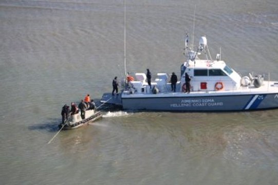 Didim'de Karaya Oturan Yunanistan Sahil Güvenlik Botu Böyle Kurtarıldı