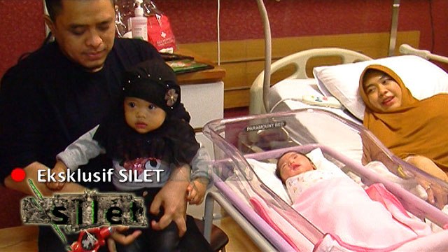 Oki Setiana Dewi Melahirkan Anak Kedua - Silet 16 Januari 2016