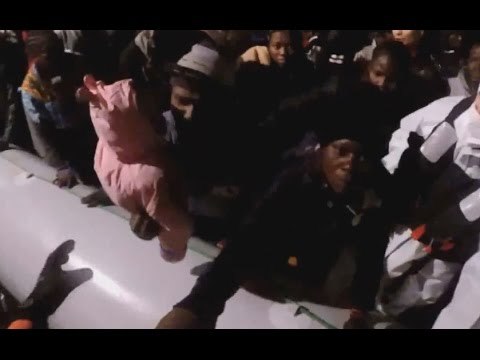 Canale di Sicilia - Guardia costiera salva 131 migranti (16.01.16)