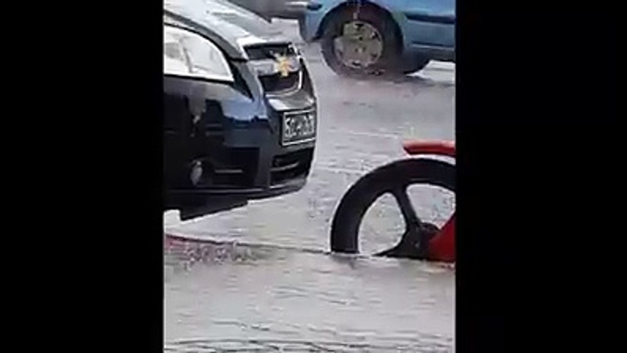 الآن : تساقط التبروري في وسط مدينة بنزرت