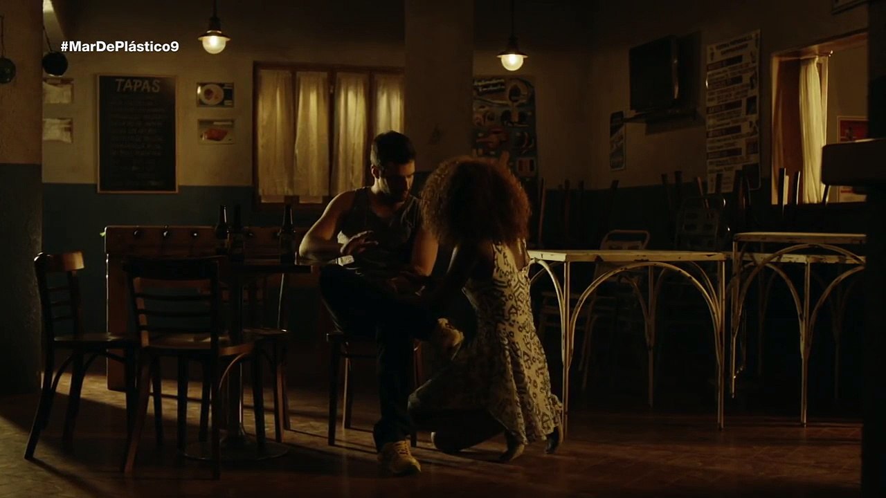 Lucas y Fara hacen el amor Mar de Plástico