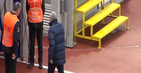 Rıza Çalımbay Maç Oynanırken Sahayı Terk Etti