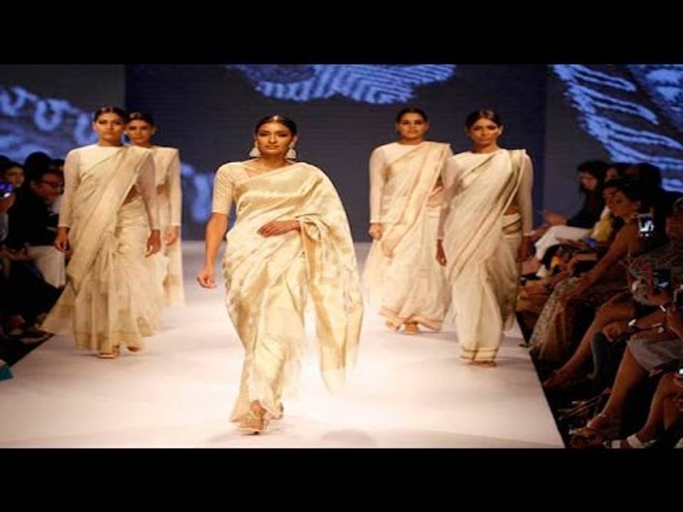 Model Walks The Ramp For Swati - Sunaina | LFW 2015