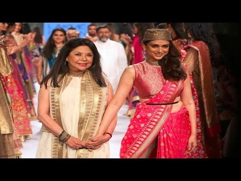 Aditi Rao Hydari Showstopper For Ritu Kumar @ LFW 2015