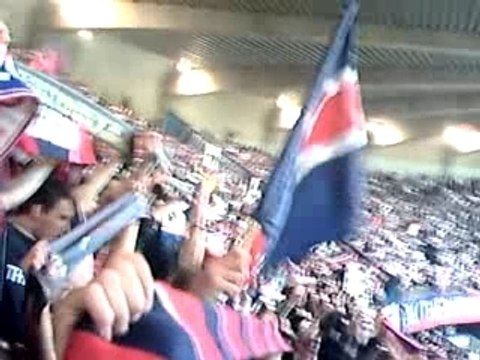 PSG-TROYES Tendu d echarpes VIRAGE AUTEUIL