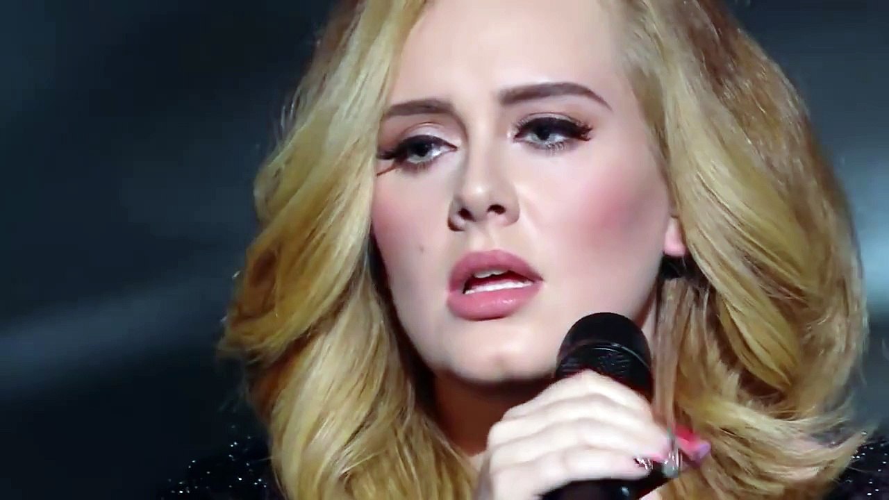 Adele singing Hello with T-Rex from Jurassic World Haha!!