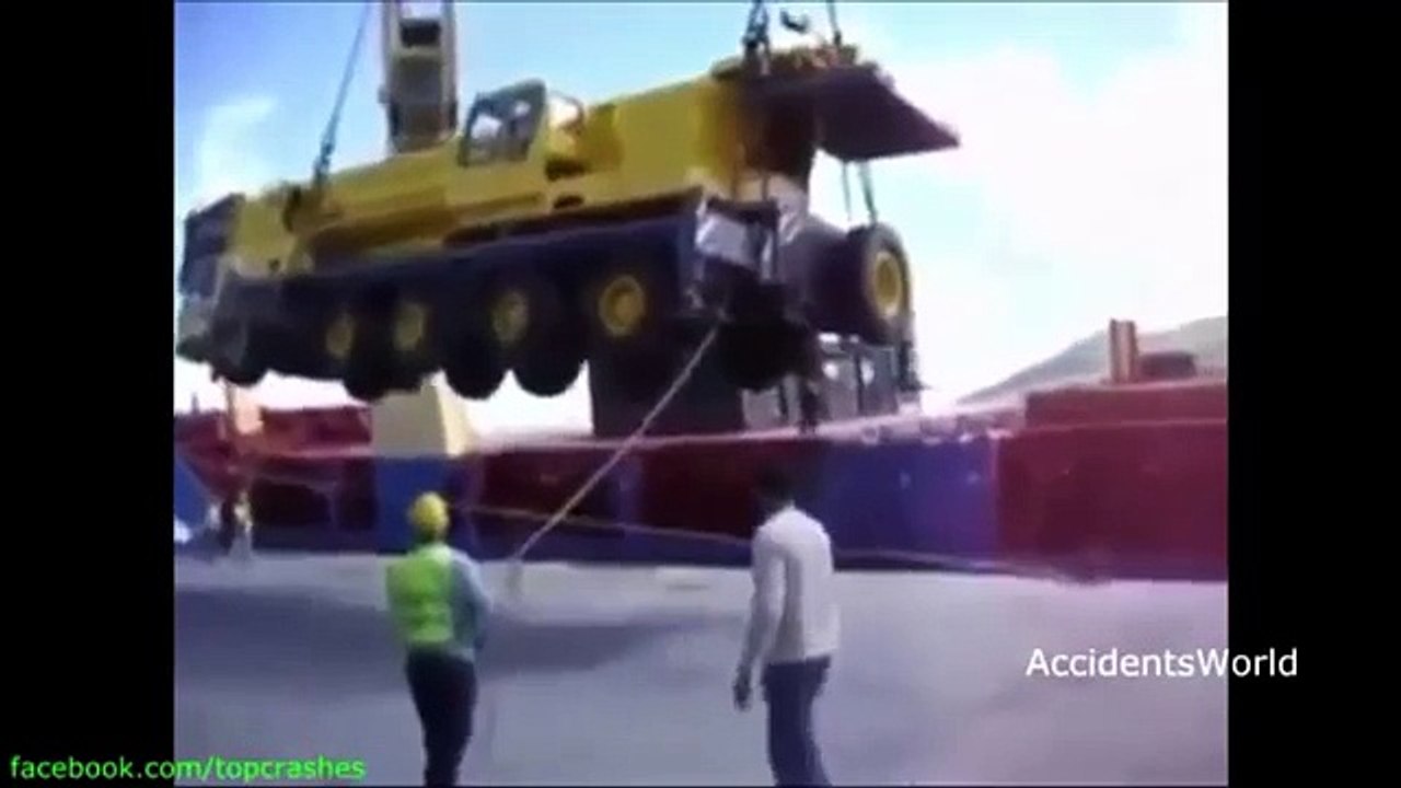 衝撃映像！The accident of a ship 船の事故