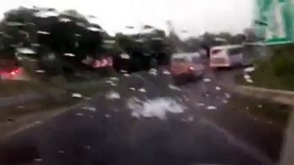 İstanbul Tuzla'da Ceviz Büyüklüğünde Dolu Yağışı