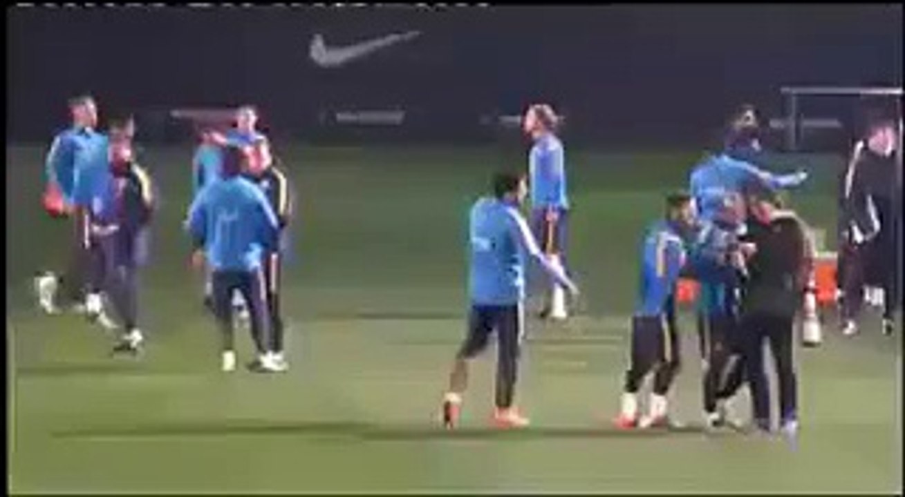Messi's tunnel to Suarez