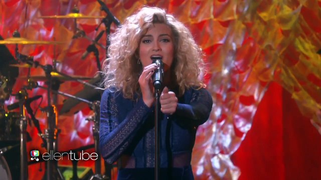 Tori Kelly Performs Hollow