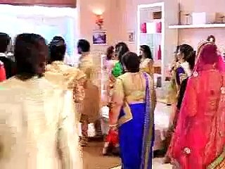 Saath Nibhana Saathiya - Dharam Threatens Meera with a knife - January 2016