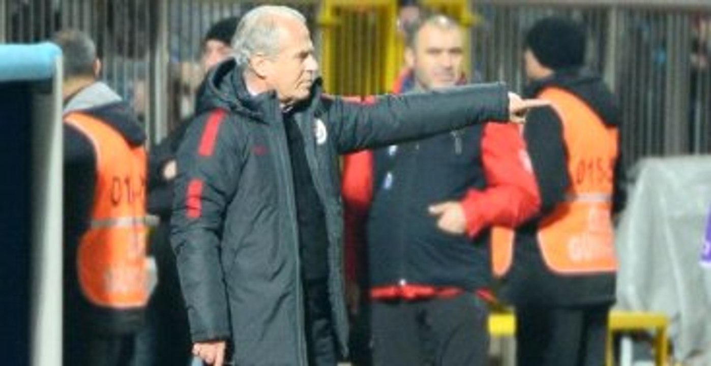 Mustafa Denizli'den Yönetime Gönderme: Sivas Daha İyi Transferler Yaptı