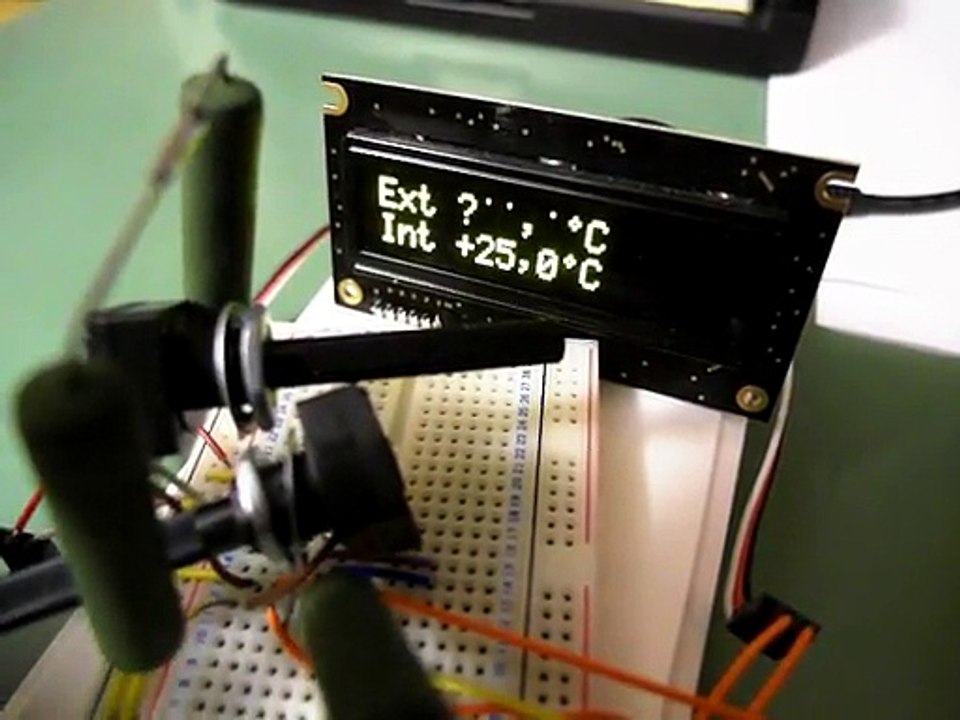 Picaxe 18M2 OLED display - use as a thermometer with 2 probes.